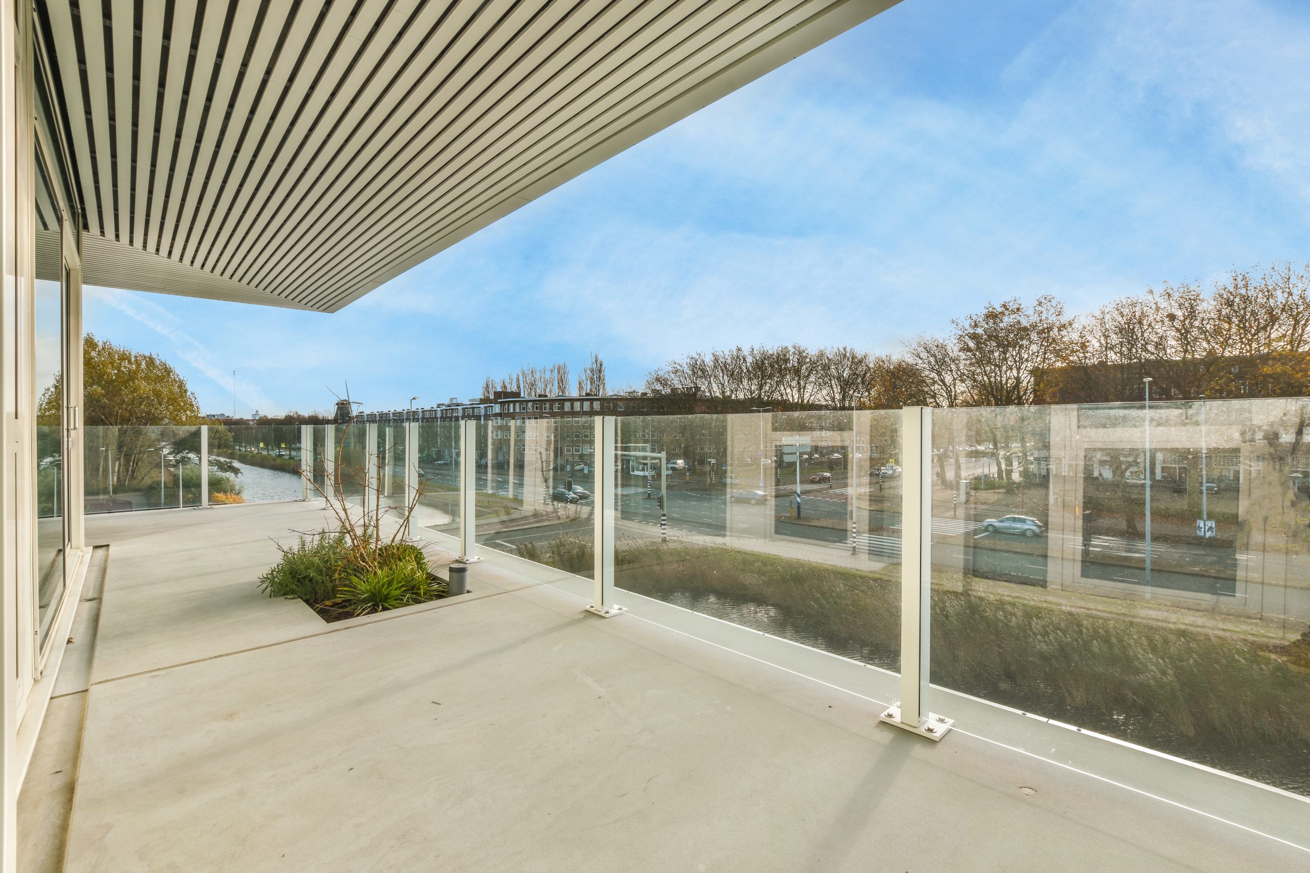 Outdoor Glass Deck Railings
