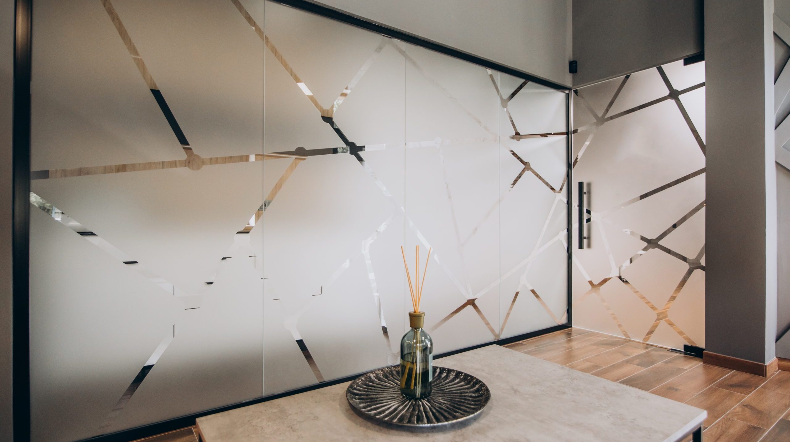 Custom Mirrors & Decorative Glass Custom Mirrors & Decorative Glass